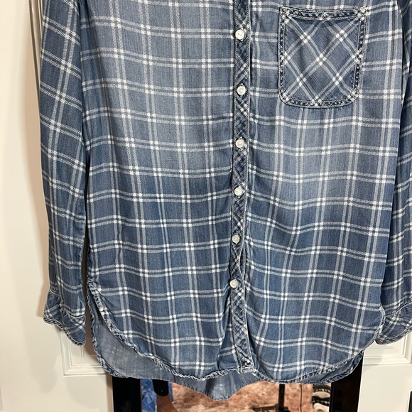 Sneak peek small button down - Picture 6 of 9